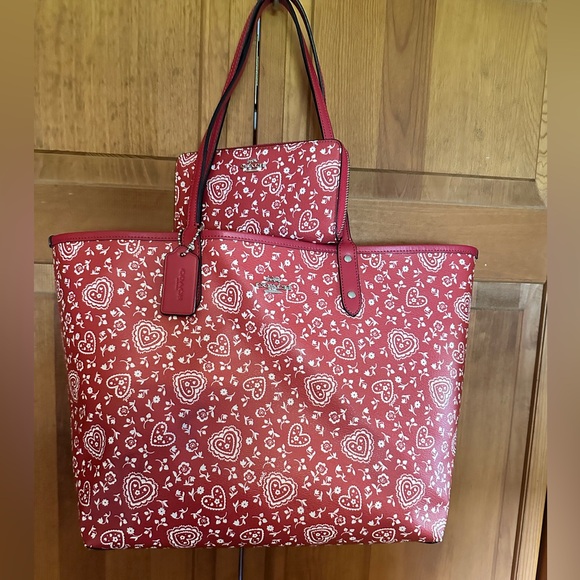 Red & White Heart Bandana Print Coach City Tote with matching Zip Around Wallet - Picture 1 of 1